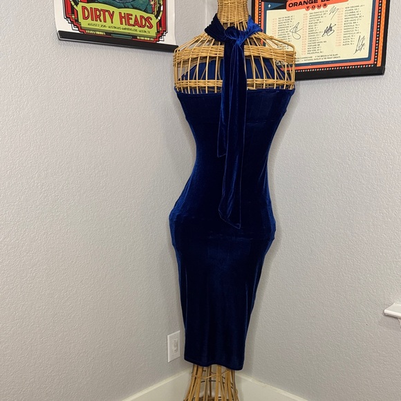 Elegant Blue Backless Dress - Picture 4 of 6